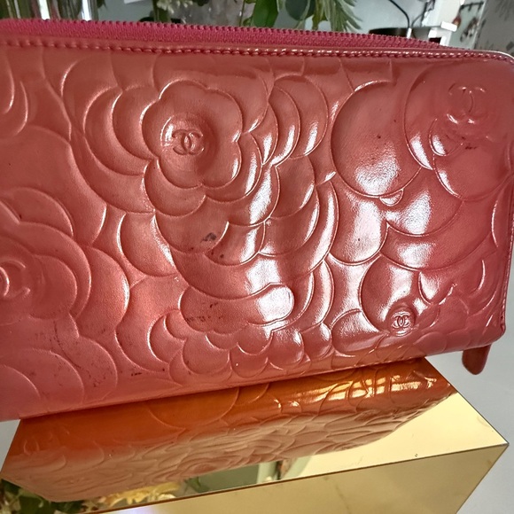 CHANEL Cameilla Zip Around Wallet - Picture 7 of 16